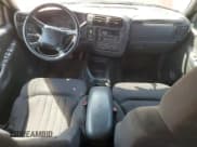 ✅ 2004 Chevrolet Blazer LS • VIN: 1GNDT13X04K161599 • Lot: 53796215. Wystawiony na Copart z przebiegiem 110 487 mil. Bezpłatny archiwum sprzedaży aukcyjnych z USA i szczegółowy raport historii pojazdu na DreamBid. Zdjęcie 8.