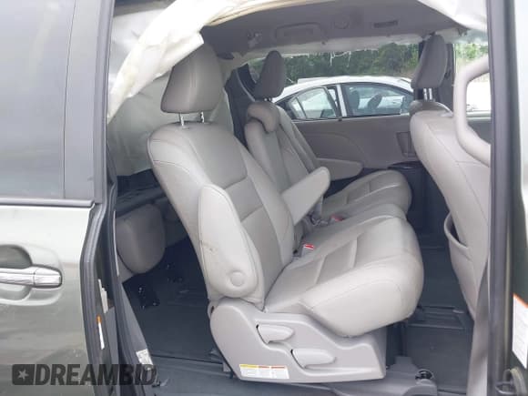 ✅ 2020 Toyota Sienna XLE Auto Access Seat • VIN: 5TDYZ3DC6LS021788 • Lot: 42178834. Listed on IAAI with 132,107 mi. Free auction sales archive from the USA and detailed vehicle history report at DreamBid. Image 8.