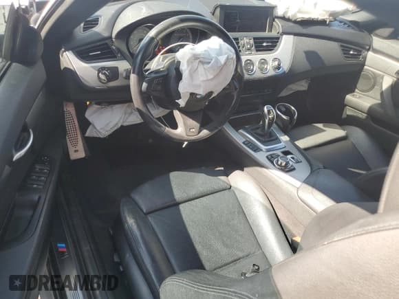 ✅ 2011 BMW Z4 sDrive35is • VIN: WBALM1C54BE633439 • Lot: 60327265. Listed on Copart with 112,302 mi. Free auction sales archive from the USA and detailed vehicle history report at DreamBid. Image 8.