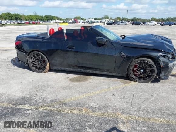 ✅ 2022 BMW M4 Competition xDrive • VIN: WBS33BA04NCJ30425 • Lot: 43452029. Listed on IAAI with 13,383 mi. Free auction sales archive from the USA and detailed vehicle history report at DreamBid. Image 13.