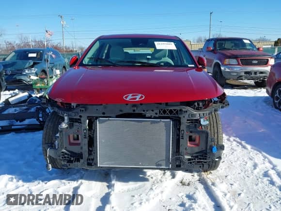 2025 Hyundai Kona SE with VIN KM8HA3AB3SU198369, listed as a IAAI auction lot 41295889 with 935 mi miles and . Bid and sale history available at DreamBid. Image 6.