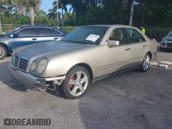 ✅ 1997 Mercedes-Benz E 320 • VIN: WDBJF72F8VA519603 • Lot: 43074761. Listed on IAAI with 214,704 mi. Free auction sales archive from the USA and detailed vehicle history report at DreamBid. Image 17.