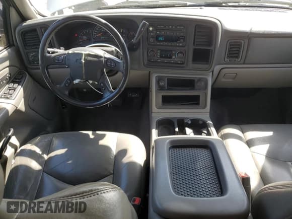 ✅ 2004 Chevrolet Suburban LT • VIN: 3GNFK16Z24G324771 • Лот: 55227025. Опубликован ранее на Copart с пробегом 136 612 миль. Бесплатный доступ к архиву аукционных продаж из США и подробный отчёт об истории автомобиля на DreamBid. Изображение 8.