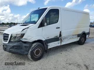✅ 2015 Mercedes-Benz Sprinter Cargo • VIN: WD3PE7CC7FP108060 • Lot: 76114984. Wystawiony na Copart z przebiegiem Nie podano. Bezpłatny archiwum sprzedaży aukcyjnych z USA i szczegółowy raport historii pojazdu na DreamBid. Zdjęcie 1.