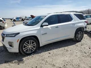 ✅ 2022 Chevrolet Traverse High Country • VIN: 1GNEVNKW0NJ192213 • Lot: 49582805. Wystawiony na Copart z przebiegiem 22 588 mil. Bezpłatny archiwum sprzedaży aukcyjnych z USA i szczegółowy raport historii pojazdu na DreamBid. Zdjęcie 1.