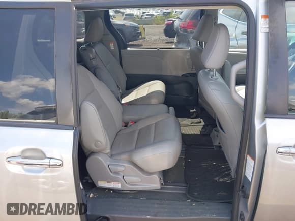 ✅ 2020 Toyota Sienna XLE Auto Access Seat • VIN: 5TDYZ3DC0LS035217 • Lot: 42960907. Listed on IAAI with 95,376 mi. Free auction sales archive from the USA and detailed vehicle history report at DreamBid. Image 8.
