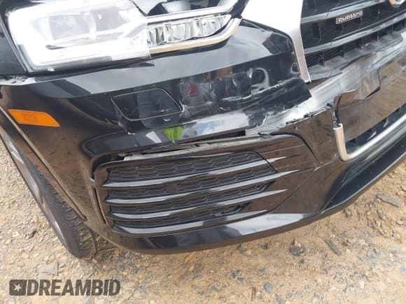 ✅ 2017 Audi Q3 Prestige • VIN: WA1GCCFS5HR015837 • Lot: 41985768. Listed on IAAI with 69,300 mi. Free auction sales archive from the USA and detailed vehicle history report at DreamBid. Image 19.