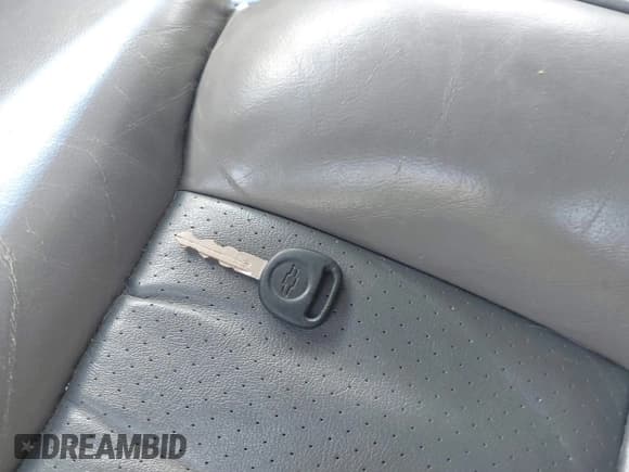 ✅ 2004 Chevrolet Express Passenger • VIN: 1GBFG15T241154485 • Lot: 41965765. Listed on IAAI with 186,737 mi. Free auction sales archive from the USA and detailed vehicle history report at DreamBid. Image 11.