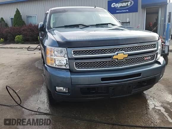 2012 Chevrolet Silverado 1500 LTZ z VIN 1GCRKTE78CZ328601, wystawiony jako Copart lot #61781705 z przebiegiem 61 295 mil mil oraz Szkoda całkowita • Salvage title. Historia ofert i sprzedaży dostępna na DreamBid. Obrazek 13.