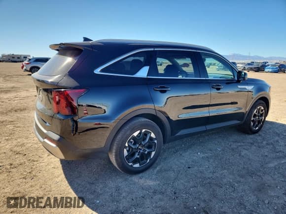 ✅ 2025 Kia Sorento S • VIN: 5XYRL4JC2SG388408 • Lot: 82745065. Listed on Copart with 10,852 mi. Free auction sales archive from the USA and detailed vehicle history report at DreamBid. Image 3.