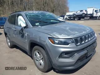 ✅ 2023 Jeep Compass Altitude • VIN: 3C4NJDBN8PT554340 • Lot: 42074868. Wystawiony na IAAI z przebiegiem 26 704 mil. Bezpłatny archiwum sprzedaży aukcyjnych z USA i szczegółowy raport historii pojazdu na DreamBid. Zdjęcie 1.