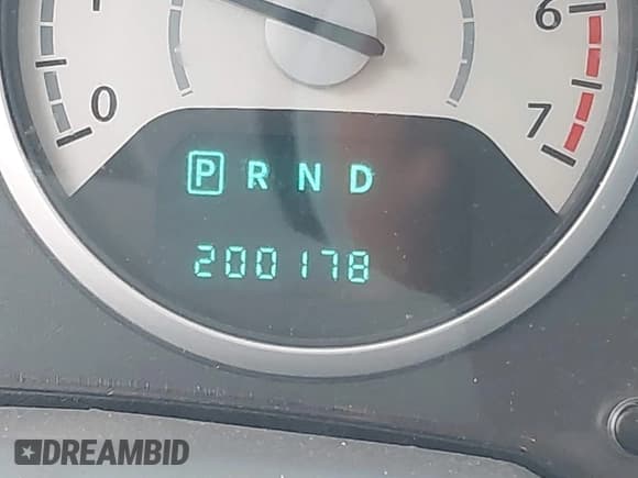 ✅ 2010 Chrysler Town & Country LX • VIN: 2A4RR2D1XAR391221 • Lot: 42355252. Wystawiony na IAAI z przebiegiem 200 178 mil. Bezpłatny archiwum sprzedaży aukcyjnych z USA i szczegółowy raport historii pojazdu na DreamBid. Zdjęcie 7.