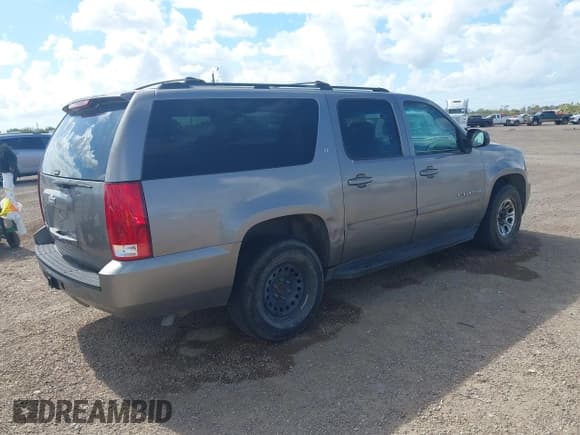 ✅ 2007 Chevrolet Suburban LT • VIN: 3GNFC16JX7G131702 • Лот: 43537077. Опубликован ранее на IAAI с пробегом 313 337 миль. Бесплатный доступ к архиву аукционных продаж из США и подробный отчёт об истории автомобиля на DreamBid. Изображение 4.