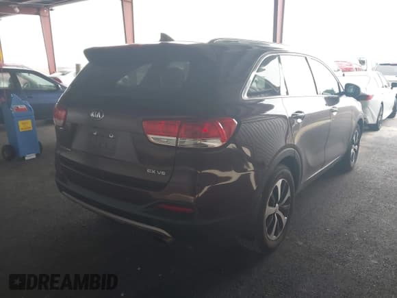 ✅ 2017 Kia Sorento EX • VIN: 5XYPH4A54HG262098 • Lot: 43856057. Listed on IAAI with 119,040 mi. Free auction sales archive from the USA and detailed vehicle history report at DreamBid. Image 4.