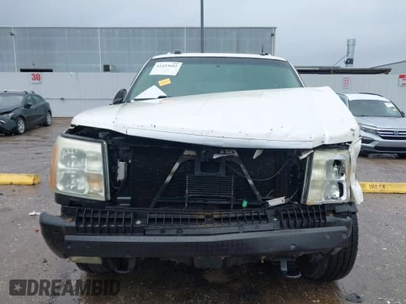 ✅ 2004 Cadillac Escalade ESV • VIN: 3GYFK66N14G313225 • Лот: 41433052. Опубликован ранее на IAAI с пробегом 239 233 миль. Бесплатный доступ к архиву аукционных продаж из США и подробный отчёт об истории автомобиля на DreamBid. Изображение 13.