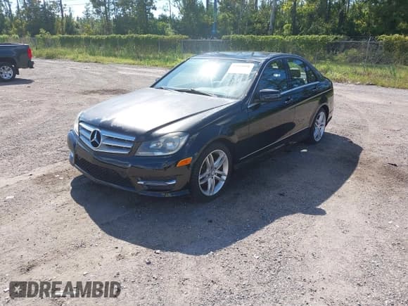 ✅ 2013 Mercedes-Benz C 250 Sport • VIN: WDDGF4HB5DA862291 • Lot: 43457284. Wystawiony na IAAI z przebiegiem Nie podano. Bezpłatny archiwum sprzedaży aukcyjnych z USA i szczegółowy raport historii pojazdu na DreamBid. Zdjęcie 2.