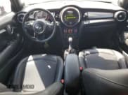 ✅ 2016 MINI Convertible • VIN: WMWWG5C54G3C19062 • Lot: 53077555. Wystawiony na Copart z przebiegiem 66 686 mil. Bezpłatny archiwum sprzedaży aukcyjnych z USA i szczegółowy raport historii pojazdu na DreamBid. Zdjęcie 8.