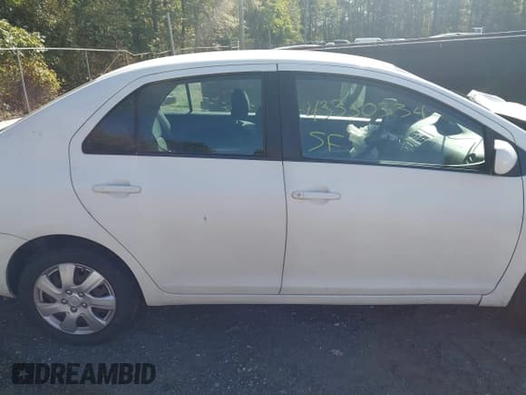 ✅ 2010 Toyota Yaris • VIN: JTDBT4K32A4072553 • Lot: 43350334. Wystawiony na IAAI z przebiegiem 173 280 mil. Bezpłatny archiwum sprzedaży aukcyjnych z USA i szczegółowy raport historii pojazdu na DreamBid. Zdjęcie 13.