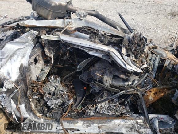 ✅ 2015 Audi A8 4.0T • VIN: WAUJ2AFD7FN010032 • Lot: 71555714. Wystawiony na Copart z przebiegiem Nie podano. Bezpłatny archiwum sprzedaży aukcyjnych z USA i szczegółowy raport historii pojazdu na DreamBid. Zdjęcie 7.