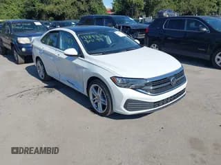 ✅ 2024 Volkswagen Jetta SE • VIN: 3VW7M7BU1RM069055 • Lot: 43144675. Wystawiony na IAAI z przebiegiem 26 302 mil. Bezpłatny archiwum sprzedaży aukcyjnych z USA i szczegółowy raport historii pojazdu na DreamBid. Zdjęcie 1.