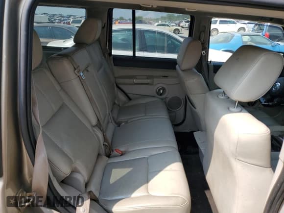 ✅ 2006 Jeep Commander Limited • VIN: 1J8HG58N26C302532 • Lot: 59671125. Wystawiony na Copart z przebiegiem 155 835 mil. Bezpłatny archiwum sprzedaży aukcyjnych z USA i szczegółowy raport historii pojazdu na DreamBid. Zdjęcie 11.