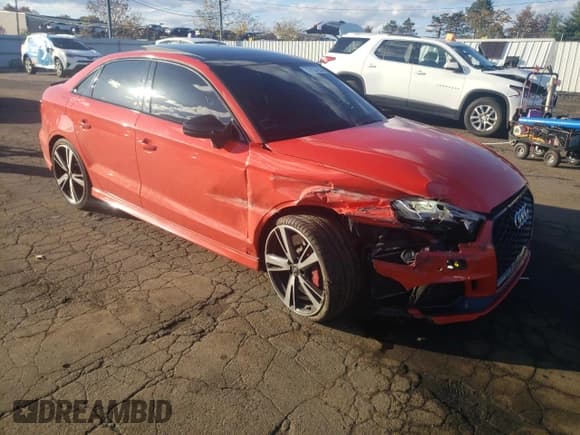 ✅ 2018 Audi RS 3 • VIN: WUABWGFF6J1901920 • Lot: 87127925. Wystawiony na Copart z przebiegiem 96 993 mil. Bezpłatny archiwum sprzedaży aukcyjnych z USA i szczegółowy raport historii pojazdu na DreamBid. Zdjęcie 4.