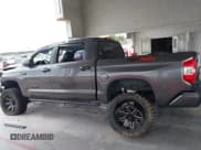 ✅ 2018 Toyota Tundra SR5 • VIN: 5TFDW5F10JX687521 • Lot: 43216895. Wystawiony na IAAI z przebiegiem 107 616 mil. Bezpłatny archiwum sprzedaży aukcyjnych z USA i szczegółowy raport historii pojazdu na DreamBid. Zdjęcie 15.