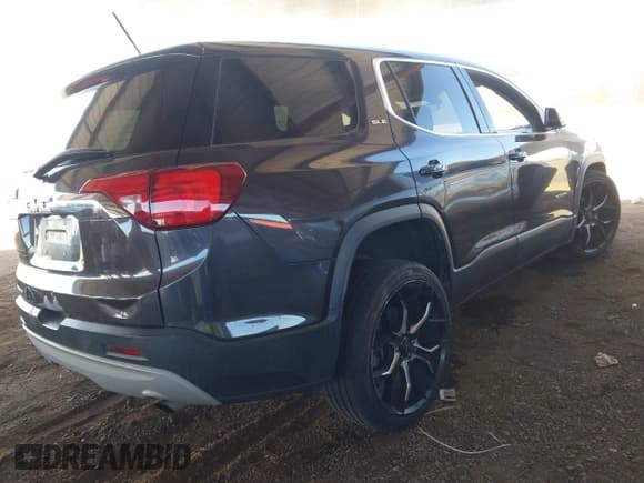 ✅ 2018 GMC Acadia SLE • VIN: 1GKKNKLA9JZ224640 • Lot: 42566158. Listed on IAAI with 196,481 mi. Free auction sales archive from the USA and detailed vehicle history report at DreamBid. Image 4.