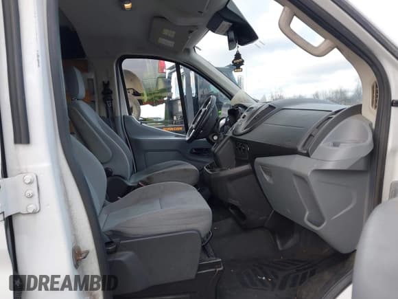 ✅ 2016 Ford Transit Cargo • VIN: 1FTYR1ZM4GKB20953 • Lot: 43766268. Wystawiony na IAAI z przebiegiem 151 953 mil. Bezpłatny archiwum sprzedaży aukcyjnych z USA i szczegółowy raport historii pojazdu na DreamBid. Zdjęcie 5.