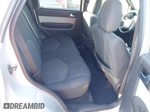 2010 Mercury Mariner z VIN 4M2CN8B73AKJ15604, wystawiony jako IAAI lot #41454647 z przebiegiem 170 761 mil mil oraz . Historia ofert i sprzedaży dostępna na DreamBid. Obrazek 8.