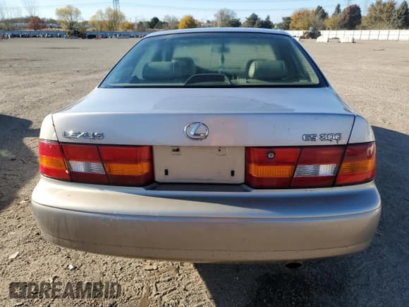 ✅ 1998 Lexus ES 300 • VIN: JT8BF28G0W5020196 • Lot: 91077155. Listed on Copart with 111,743 mi. Free auction sales archive from the USA and detailed vehicle history report at DreamBid. Image 6.