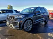 ✅ 2025 Ford Explorer ST-Line • VIN: 1FMUK8KH7SGB82119 • Lot: 95753605. Wystawiony na Copart z przebiegiem 8 485 mil. Bezpłatny archiwum sprzedaży aukcyjnych z USA i szczegółowy raport historii pojazdu na DreamBid. Zdjęcie 1.