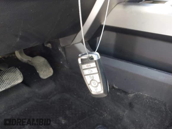 ✅ 2017 Ford F-150 XL • VIN: 1FTEW1EG6HFB33192 • Лот: 42248298. Опубликован ранее на IAAI с пробегом 170 674 миль. Бесплатный доступ к архиву аукционных продаж из США и подробный отчёт об истории автомобиля на DreamBid. Изображение 11.