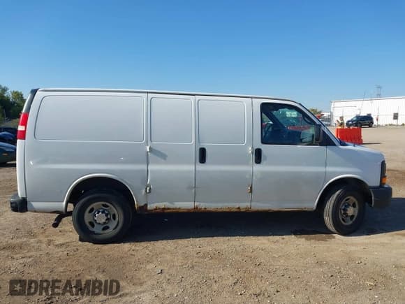✅ 2012 Chevrolet Express Cargo • VIN: 1GCZGTCAXC1180840 • Lot: 43242320. Wystawiony na IAAI z przebiegiem 399 391 mil. Bezpłatny archiwum sprzedaży aukcyjnych z USA i szczegółowy raport historii pojazdu na DreamBid. Zdjęcie 13.