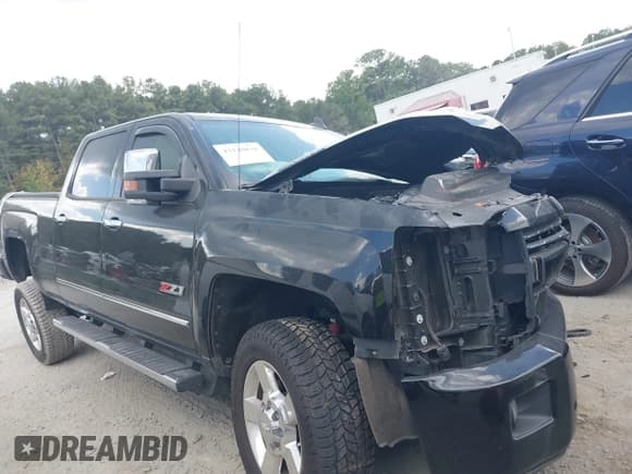 ✅ 2018 Chevrolet Silverado 2500HD LT • VIN: 1GC1KVEY8JF163973 • Лот: 43140838. Опубликован ранее на IAAI с пробегом 126 893 миль. Бесплатный доступ к архиву аукционных продаж из США и подробный отчёт об истории автомобиля на DreamBid. Изображение 1.