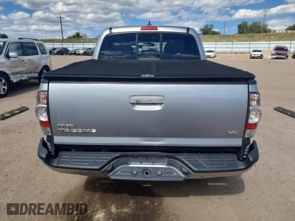 ✅ 2015 Toyota Tacoma • VIN: 3TMLU4EN1FM197604 • Lot: 84990895. Listed on Copart with 192,865 mi. Free auction sales archive from the USA and detailed vehicle history report at DreamBid. Image 6.