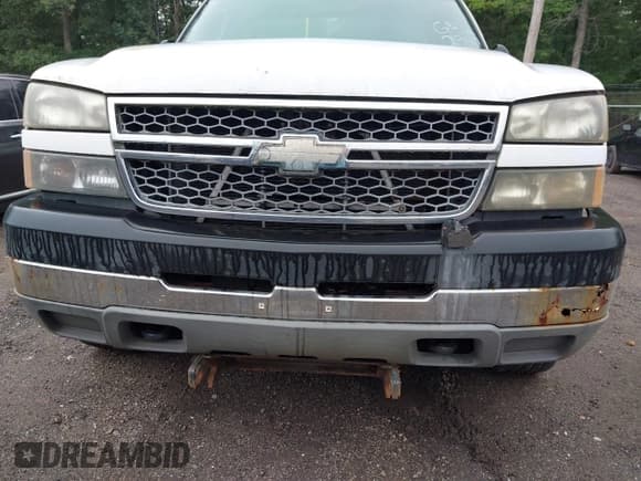 ✅ 2005 Chevrolet Silverado 2500HD Work Truck • VIN: 1GCHK24U75E302563 • Lot: 42897535. Wystawiony na IAAI z przebiegiem 224 776 mil. Bezpłatny archiwum sprzedaży aukcyjnych z USA i szczegółowy raport historii pojazdu na DreamBid. Zdjęcie 6.