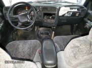 ✅ 2001 Chevrolet S-10 LS • VIN: 1GCDT13W41K240639 • Лот: 85464814. Опубликован ранее на Copart с пробегом 229 068 миль. Бесплатный доступ к архиву аукционных продаж из США и подробный отчёт об истории автомобиля на DreamBid. Изображение 8.