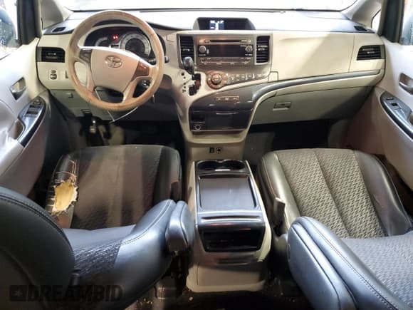 ✅ 2011 Toyota Sienna SE • VIN: 5TDXK3DCXBS034056 • Lot: 69281845. Listed on Copart with 267,390 mi. Free auction sales archive from the USA and detailed vehicle history report at DreamBid. Image 8.