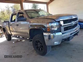 ✅ 2007 Chevrolet Silverado 2500HD 1LT • VIN: 1GCHK23K57F557435 • Lot: 43432798. Wystawiony na IAAI z przebiegiem 264 134 mil. Bezpłatny archiwum sprzedaży aukcyjnych z USA i szczegółowy raport historii pojazdu na DreamBid. Zdjęcie 1.