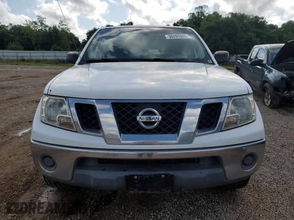 2011 Nissan Frontier SV z VIN 1N6AD0CU5BC423548, wystawiony jako Copart lot #56206055 z przebiegiem 153 490 mil mil oraz Czysty tytuł • Clean title. Historia ofert i sprzedaży dostępna na DreamBid. Obrazek 5.