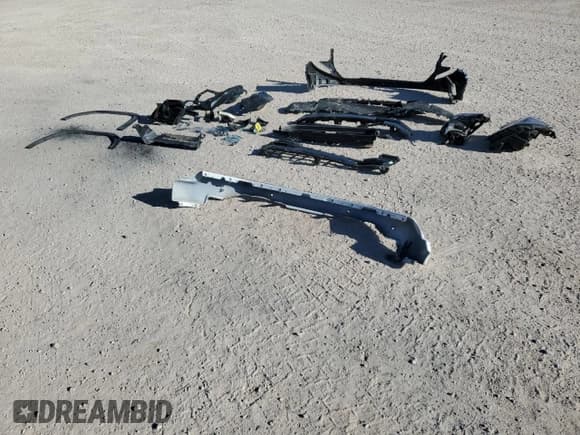 ✅ 2025 GMC Sierra 1500 AT4 • VIN: 3GTUUEE83SG191042 • Лот: 86717545. Опубликован ранее на Copart с пробегом 3 598 миль. Бесплатный доступ к архиву аукционных продаж из США и подробный отчёт об истории автомобиля на DreamBid. Изображение 12.