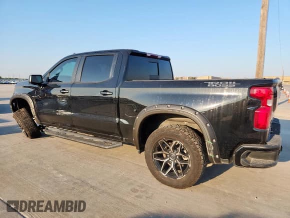 ✅ 2022 Chevrolet Silverado 1500 LT Trail Boss • VIN: 3GCUDFET4NG551059 • Lot: 80306995. Wystawiony na Copart z przebiegiem 67 456 mil. Bezpłatny archiwum sprzedaży aukcyjnych z USA i szczegółowy raport historii pojazdu na DreamBid. Zdjęcie 2.