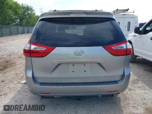 ✅ 2017 Toyota Sienna XLE Auto Access Seat • VIN: 5TDYZ3DC5HS809534 • Lot: 41931204. Listed on IAAI with 132,288 mi. Free auction sales archive from the USA and detailed vehicle history report at DreamBid. Image 17.