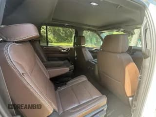 ✅ 2023 Chevrolet Suburban High Country • VIN: 1GNSKGKL4PR173763 • Lot: 85697485. Wystawiony na Copart z przebiegiem 24 229 mil. Bezpłatny archiwum sprzedaży aukcyjnych z USA i szczegółowy raport historii pojazdu na DreamBid. Zdjęcie 6.