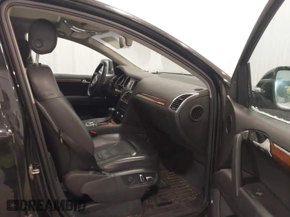 ✅ 2012 Audi Q7 Premium Plus • VIN: WA1LMAFE1CD009775 • Lot: 41304315. Wystawiony na IAAI z przebiegiem 215 578 mil. Bezpłatny archiwum sprzedaży aukcyjnych z USA i szczegółowy raport historii pojazdu na DreamBid. Zdjęcie 5.