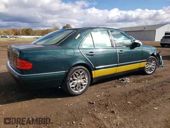 ✅ 1998 Mercedes-Benz E 320 • VIN: WDBJF65FXWA504057 • Lot: 82633025. Listed on Copart with 122,979 mi. Free auction sales archive from the USA and detailed vehicle history report at DreamBid. Image 3.