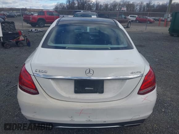 ✅ 2015 Mercedes-Benz C 300 Luxury • VIN: 55SWF4KB6FU062106 • Lot: 43695334. Wystawiony na IAAI z przebiegiem 123 378 mil. Bezpłatny archiwum sprzedaży aukcyjnych z USA i szczegółowy raport historii pojazdu na DreamBid. Zdjęcie 16.