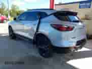 2020 Chevrolet Blazer RS z VIN 3GNKBERS9LS647554, wystawiony jako IAAI lot #43267332 z przebiegiem 59 564 mil mil oraz . Historia ofert i sprzedaży dostępna na DreamBid. Obrazek 3.