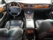 ✅ 2002 Jaguar XJ • VIN: SAJFA12C72LF47096 • Лот: 79412794. Опубликован ранее на Copart с пробегом 287 060 миль. Бесплатный доступ к архиву аукционных продаж из США и подробный отчёт об истории автомобиля на DreamBid. Изображение 8.